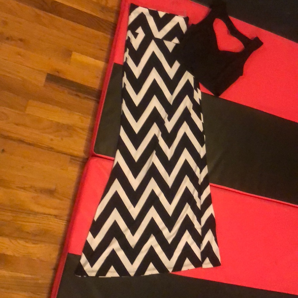 Long black & white skirt w/ black crop top